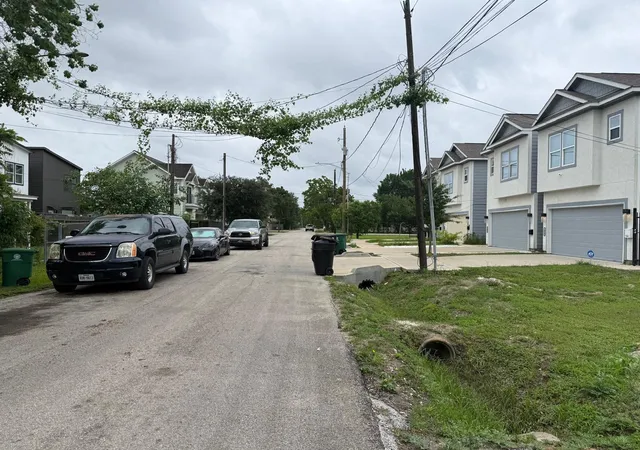 Photo 3 of Land for sale at 2021 Harlem St, Houston, TX 77020 | MLS# 35379556 | Listing updated on 2026-05-07