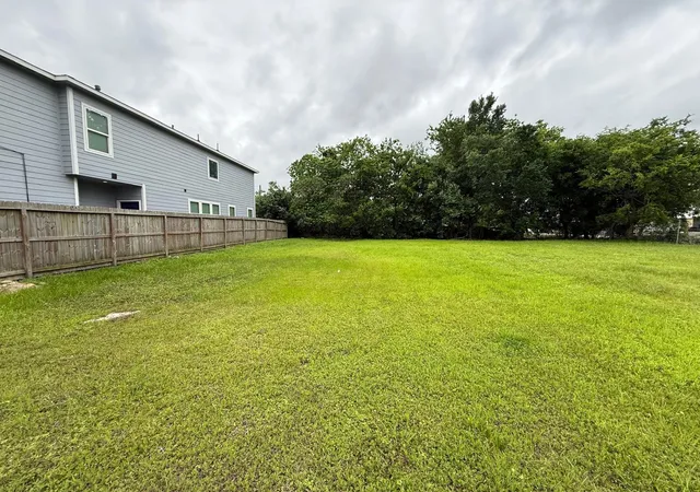 Photo 4 of Land for sale at 2021 Harlem St, Houston, TX 77020 | MLS# 35379556 | Listing updated on 2026-05-07