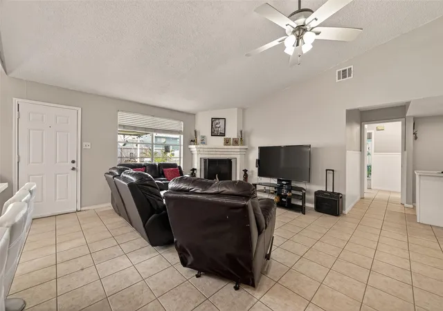4th image of 635 Coolwood Dr, Houston, TX 77013 | MLS# 89358281