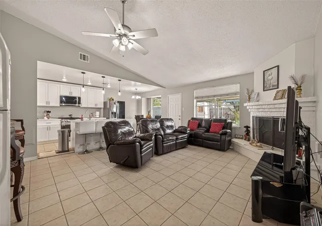 5th image of 635 Coolwood Dr, Houston, TX 77013 | MLS# 89358281