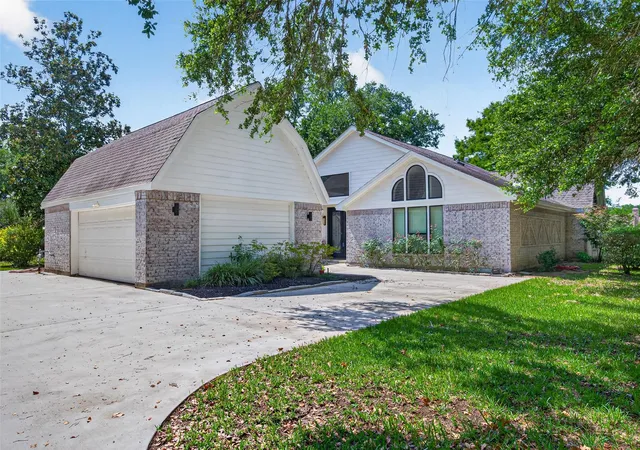 Photo 2 of Single family home for sale at 27 E Kitty Hawk St, Richmond, TX 77406 | MLS# 54551439 | Listing updated on 2026-09-06