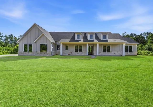 Photo 2 of Single family home for sale at 16140 Forest Ml Rd, Willis, TX 77378 | MLS# 94366959 | Listing updated on 2026-07-05