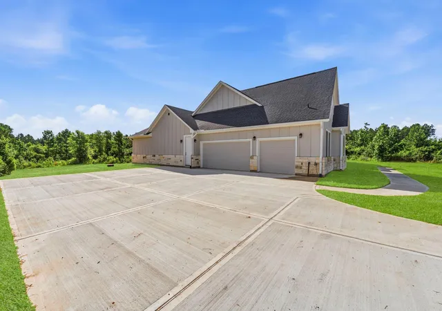 Photo 3 of Single family home for sale at 16140 Forest Ml Rd, Willis, TX 77378 | MLS# 94366959 | Listing updated on 2026-07-05