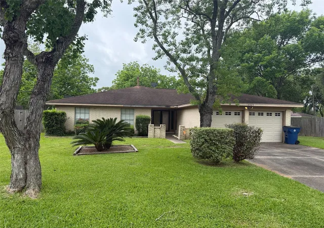 Homes for sale in Texas City, TX | 4929 Monarch Oak Ln, Texas City, TX 77591 | MLS# 69015697
