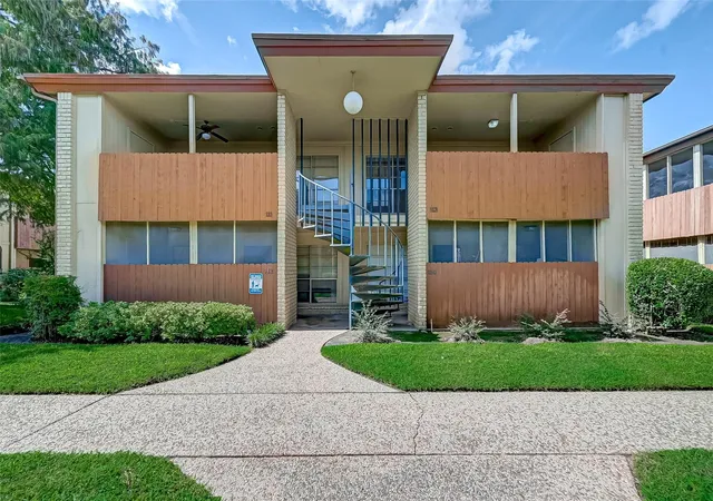 1st image of 7714 Renwick Dr #K113, Houston, TX 77081 | MLS# 27985884
