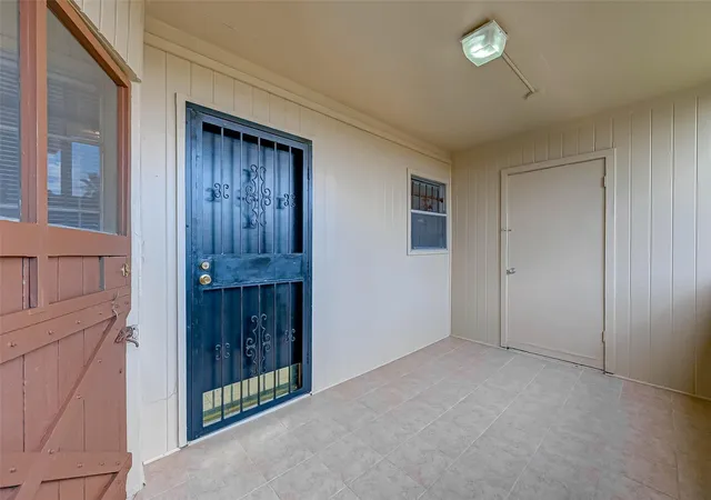2nd image of 7714 Renwick Dr #K113, Houston, TX 77081 | MLS# 27985884