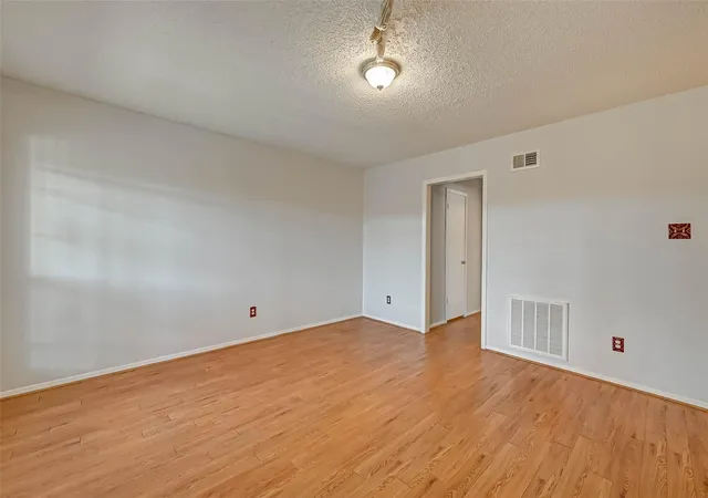 4th image of 7714 Renwick Dr #K113, Houston, TX 77081 | MLS# 27985884