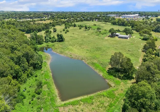 3rd image of 1601 Babylon Ln, Schulenburg, TX 78956 | MLS# 40450298