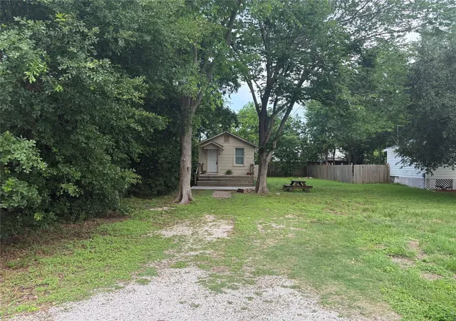 14th image of 317 3rd St, Dickinson, TX 77539 | MLS# 2900461