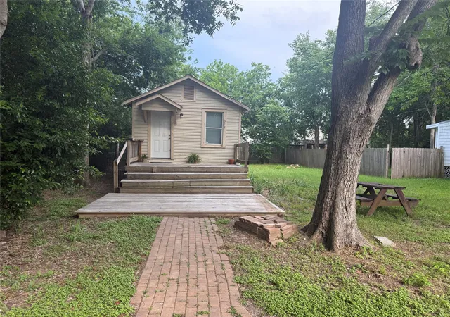 1st image of 317 3rd St, Dickinson, TX 77539 | MLS# 2900461
