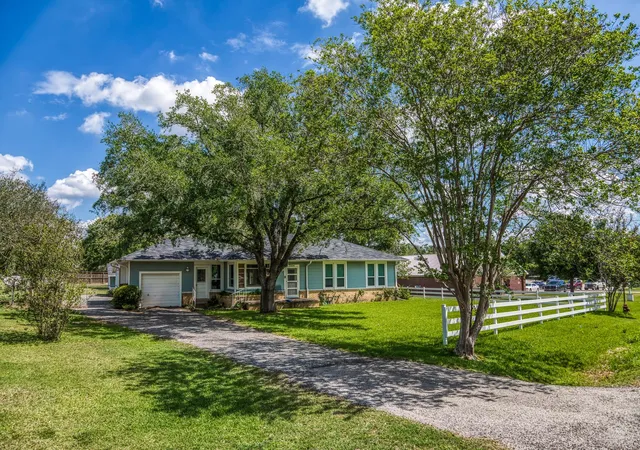 Photo 1 of Single family home for sale at 1524 Highway 159 W, Bellville, TX 77418 | MLS# 28510186 | Listing updated on 2026-09-16