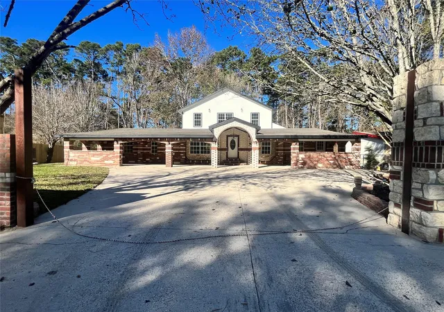 Photo 3 of Single family home for sale at 10811 River Oaks Dr, Conroe, TX 77385 | MLS# 14216339 | Listing updated on 2026-07-30