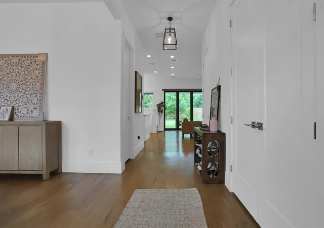 Photo 3 of Single family home for sale at 9115 Hammerly Blvd, Houston, TX 77080 | MLS# 17867672 | Listing updated on 2026-09-09