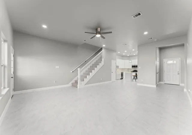 Photo 3 of Single family home for sale at 8157 Crestview Dr, Houston, TX 77028 | MLS# 72342097 | Listing updated on 2026-09-17