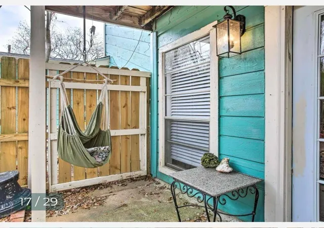 2nd image of 120 5th St, Dickinson, TX 77539
