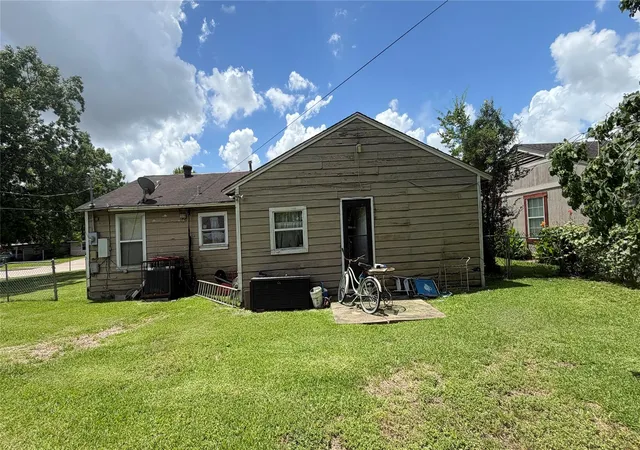Photo 2 of Sale Pending at 5047 Idaho St, Houston, TX 77021 | MLS# 82817772 | Listing updated on 2026-09-09