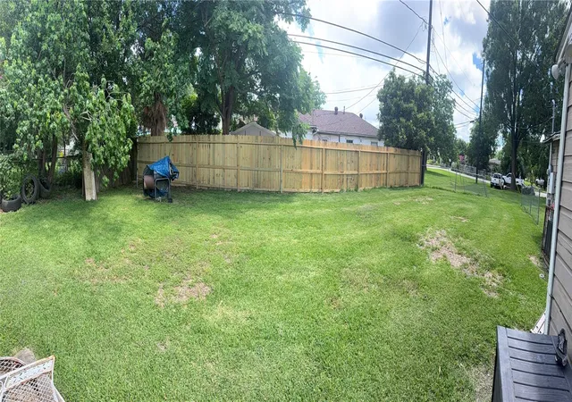 Photo 3 of Sale Pending at 5047 Idaho St, Houston, TX 77021 | MLS# 82817772 | Listing updated on 2026-09-09