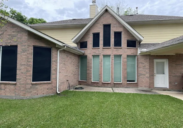 5th image of 14011 Sandy Springs Ln, Sugar Land, TX 77498 | MLS# 37566395