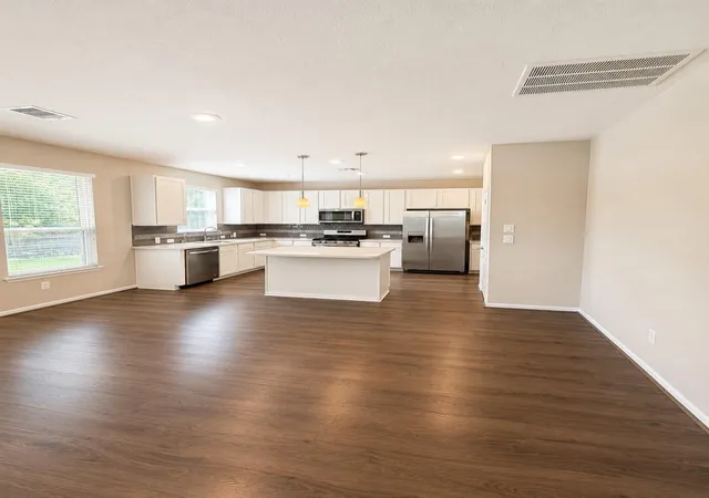 Photo 4 of Single family home for sale at 1972 Elkington Cir, Conroe, TX 77304 | MLS# 30032345 | Listing updated on 2026-09-17