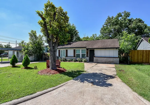 Photo 1 of Single family home for sale at 1303 W Ellaine Ave, Pasadena, TX 77506 | MLS# 46686807 | Listing updated on 2026-05-30