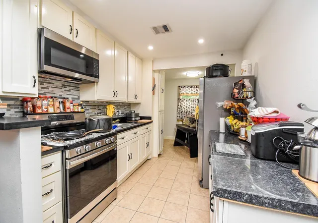 Photo 4 of Single family home for sale at 1303 W Ellaine Ave, Pasadena, TX 77506 | MLS# 46686807 | Listing updated on 2026-05-30