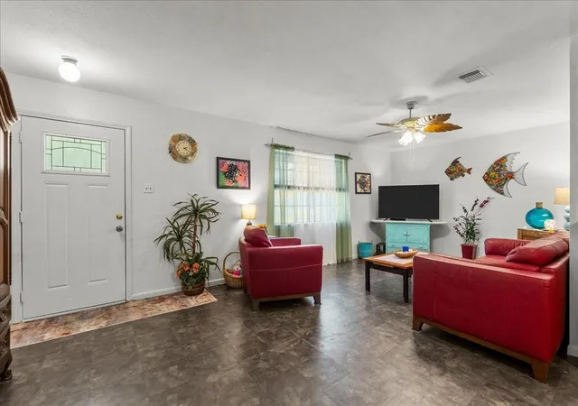 Photo 3 of Single family home for sale at 4722 Caroline St, Seabrook, TX 77586 | MLS# 74237184 | Listing updated on 2026-09-17