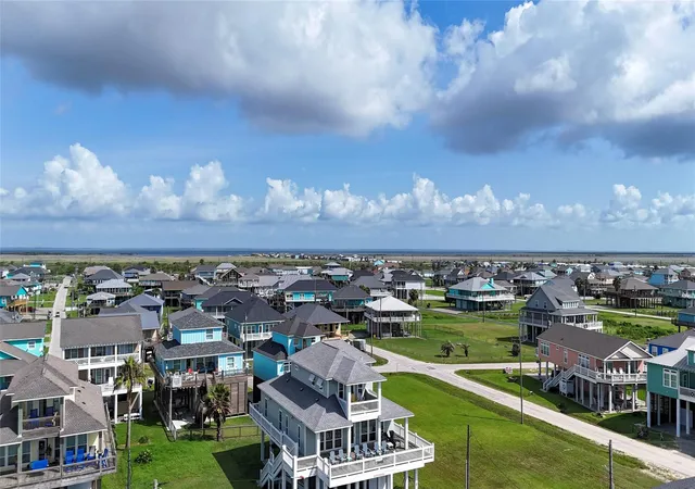 Photo 3 of Single family home for sale at 2809 Tradewind Ln, Port Bolivar, TX 77650 | MLS# 42018770 | Listing updated on 2026-08-01