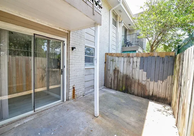 14th image of 1950 Spenwick Dr #302, Houston, TX 77055 | MLS# 98623882