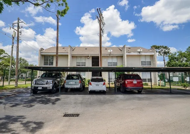1st image of 1950 Spenwick Dr #302, Houston, TX 77055 | MLS# 98623882