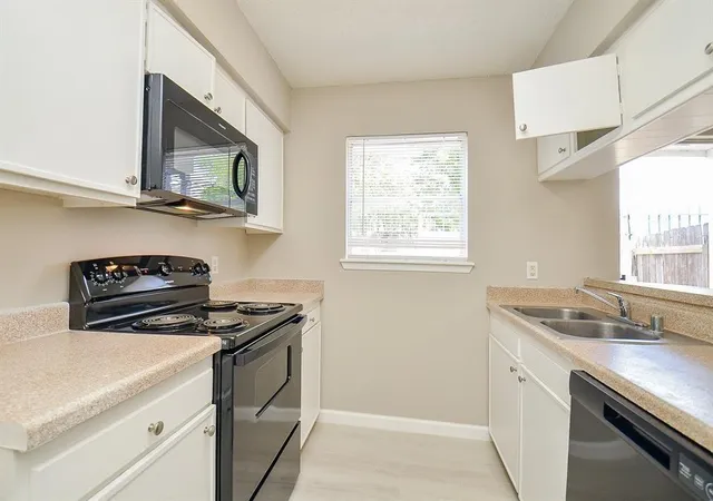 4th image of 1950 Spenwick Dr, Houston, TX 77055