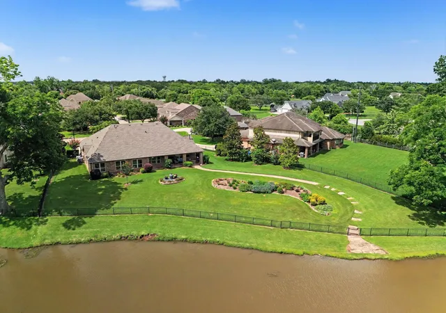 image of 32303 Waterford Crest Ln, Fulshear, TX 77441 | MLS# 84572422