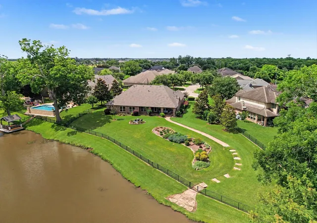 image of 32303 Waterford Crest Ln, Fulshear, TX 77441 | MLS# 84572422