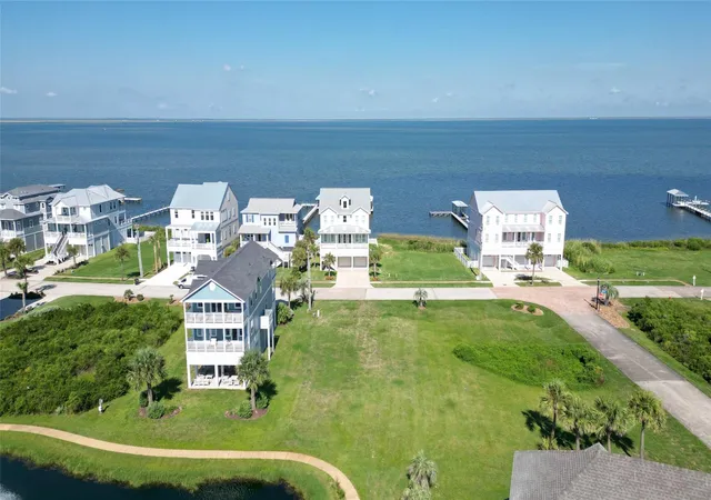 Photo 4 of Land for sale at 26707 Bay Water Dr, Galveston, TX 77554 | MLS# 34609413 | Listing updated on 2025-09-30