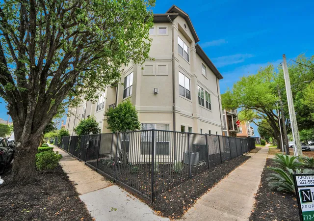 Photo 1 of Townhouse for sale at 1402 Wentworth St, Houston, TX 77004 | MLS# 52505912 | Listing updated on 2026-09-16