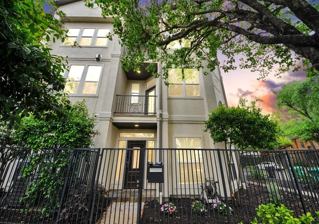 Photo 2 of Townhouse for sale at 1402 Wentworth St, Houston, TX 77004 | MLS# 52505912 | Listing updated on 2026-09-16