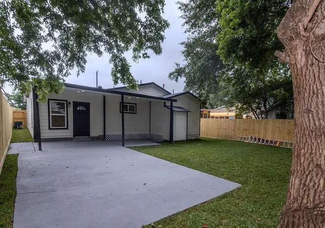 Photo 2 of Single family home for sale at 7912 Ford St, Houston, TX 77012 | MLS# 34922707 | Listing updated on 2026-07-18