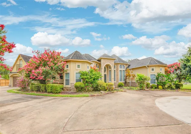 Homes for sale in Lake Jackson, TX | 101 Rosewood St, Lake Jackson, TX 77566 | MLS# 21055376