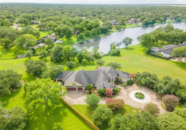 Homes for sale in Lake Jackson, TX | 101 Rosewood St, Lake Jackson, TX 77566 | MLS# 21055376