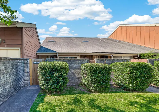 3rd image of 12667 Wellington Park Dr, Houston, TX 77072 | MLS# 63665124