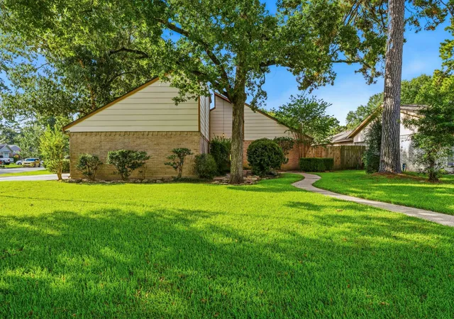Photo 2 of Single family home for sale at 2718 Knollbrook Ln, Spring, TX 77373 | MLS# 50895182 | Listing updated on 2026-10-20