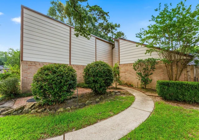 Photo 3 of Single family home for sale at 2718 Knollbrook Ln, Spring, TX 77373 | MLS# 50895182 | Listing updated on 2026-10-20