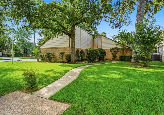 Photo 3 of Single family home for sale at 2718 Knollbrook Ln, Spring, TX 77373 | MLS# 50895182 | Listing updated on 2026-10-20