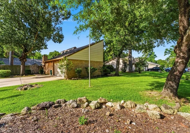 Photo 4 of Single family home for sale at 2718 Knollbrook Ln, Spring, TX 77373 | MLS# 50895182 | Listing updated on 2026-10-20