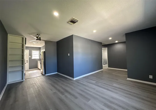 4th image of 10313 Chesterfield Dr, Houston, TX 77051 | MLS# 58863792