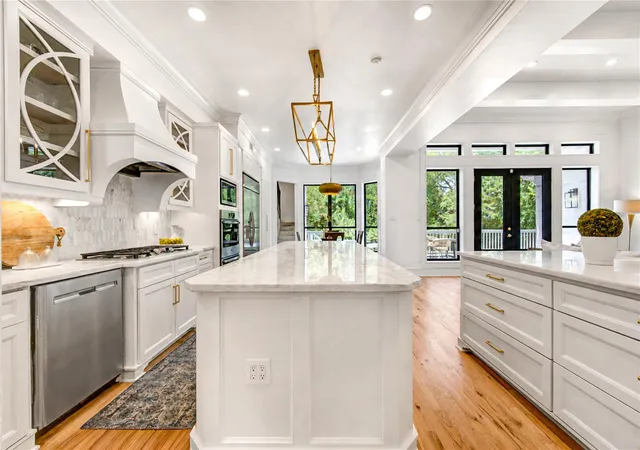 4th image of 806 Herdsman Dr, Houston, TX 77079 | MLS# 20058923