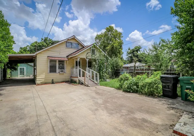 Single family home for sale at 9243 E Avenue O, Houston, TX 77012 | MLS# 87999365