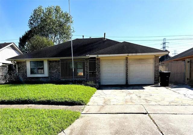 Photo 1 of Sale Pending at 11414 Kirkwyn Dr, Houston, TX 77089 | MLS# 41351534 | Listing updated on 2026-04-28