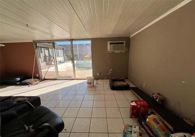 Photo 3 of Sale Pending at 11414 Kirkwyn Dr, Houston, TX 77089 | MLS# 41351534 | Listing updated on 2026-04-28
