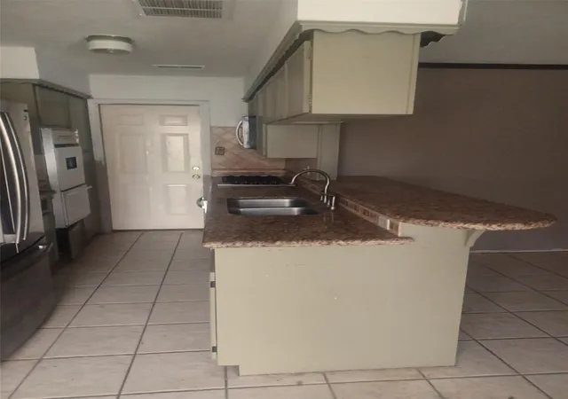 Photo 3 of Sale Pending at 11414 Kirkwyn Dr, Houston, TX 77089 | MLS# 41351534 | Listing updated on 2026-04-28