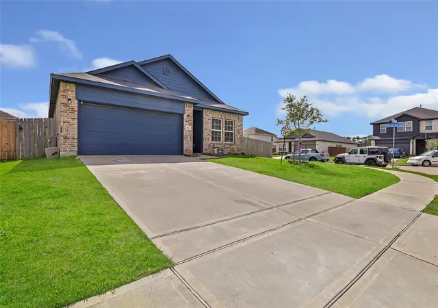 Photo 3 of Single family home for sale at 9910 Pine Forest Ct, Baytown, TX 77521 | MLS# 22294575 | Listing updated on 2026-04-15